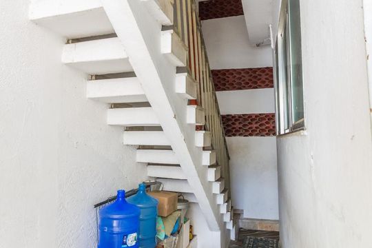 Escadas para segundo piso de casa de condomínio à venda com 5 quartos, 300m² em Pechincha, Rio de Janeiro
