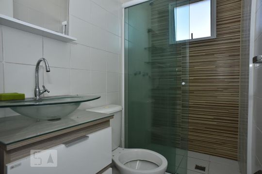 Banheiro de apartamento à venda com 2 quartos, 54m² em Taquara, Rio de Janeiro