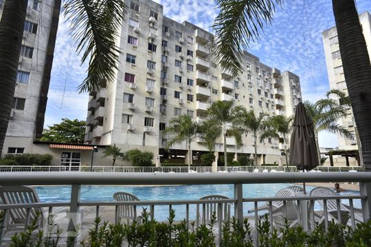 Fachada do bloco de apartamento à venda com 2 quartos, 54m² em Taquara, Rio de Janeiro