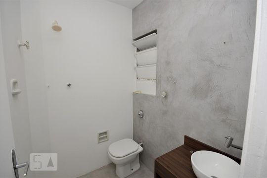 Banheiro Social de apartamento à venda com 1 quarto, 30m² em Humaitá, Rio de Janeiro