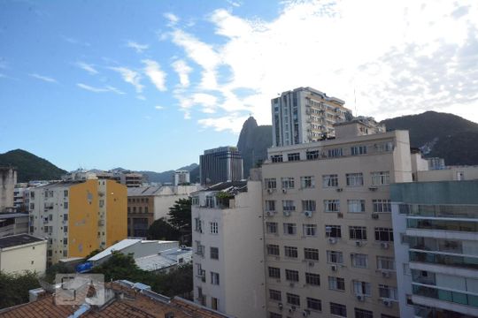 Vista da sala  de apartamento para alugar com 1 quarto, 40m² em Botafogo, Rio de Janeiro