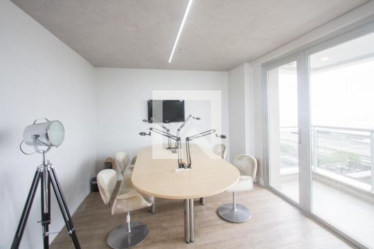 Sala de kitnet/studio para alugar com 1 quarto, 41m² em Santo Amaro, São Paulo