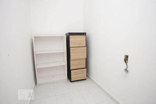 Escritório de casa para alugar com 2 quartos, 160m² em Grajau, Rio de Janeiro