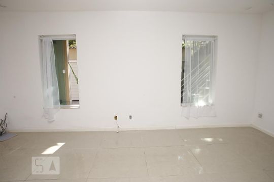 Sala de casa para alugar com 2 quartos, 160m² em Grajau, Rio de Janeiro