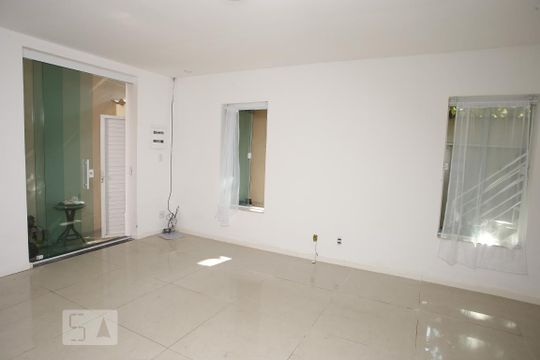 Sala de casa para alugar com 2 quartos, 160m² em Grajau, Rio de Janeiro