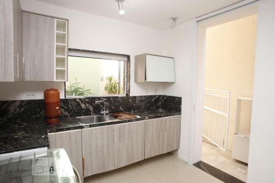 Cozinha de casa para alugar com 2 quartos, 160m² em Grajau, Rio de Janeiro