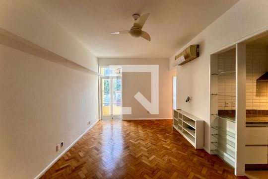 Sala de apartamento para alugar com 2 quartos, 80m² em Botafogo, Rio de Janeiro