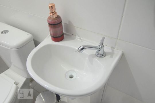Banheiro de apartamento à venda com 2 quartos, 40m² em Mato Grande, Canoas