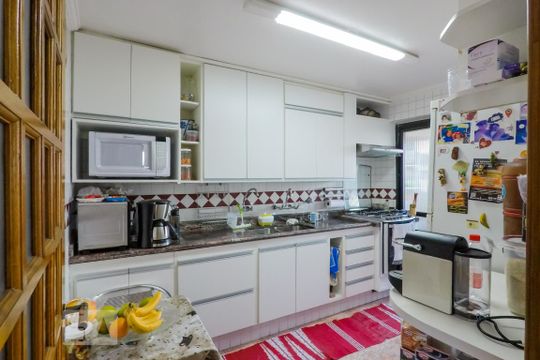 Cozinha de apartamento à venda com 4 quartos, 210m² em Vila Gumercindo, São Paulo