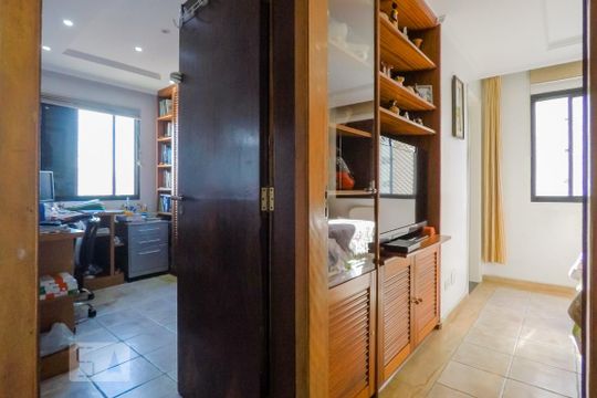 Quarto 1 -  suite piso inferior de apartamento à venda com 4 quartos, 210m² em Vila Gumercindo, São Paulo
