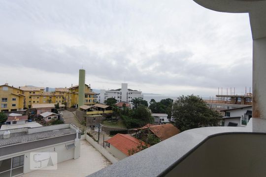 Vista da Sala de apartamento para alugar com 2 quartos, 50m² em Canasvieiras, Florianópolis