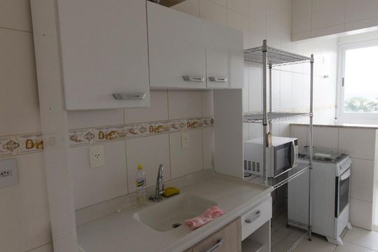 Cozinha de apartamento para alugar com 2 quartos, 50m² em Canasvieiras, Florianópolis