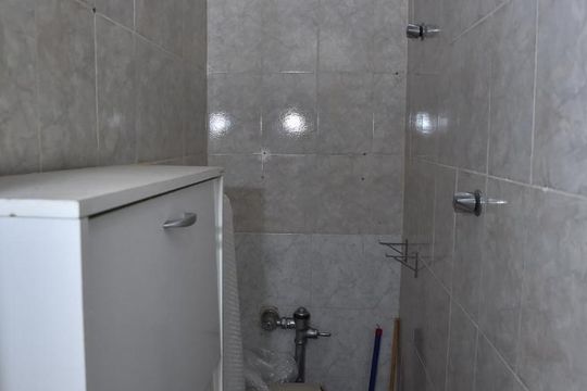 Banheiro Serviço de apartamento para alugar com 2 quartos, 75m² em Tanque, Rio de Janeiro