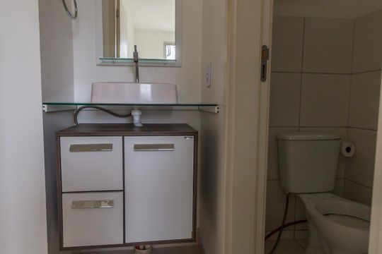 Banheiro de apartamento à venda com 2 quartos, 56m² em Taquara, Rio de Janeiro