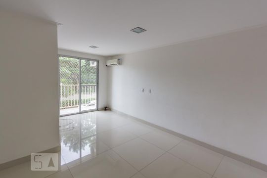 Sala de apartamento à venda com 2 quartos, 56m² em Taquara, Rio de Janeiro