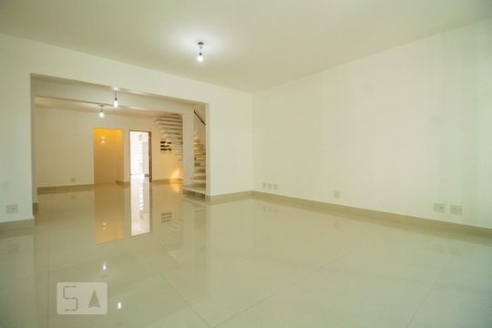 Sala de casa à venda com 3 quartos, 250m² em Vila Monumento, São Paulo