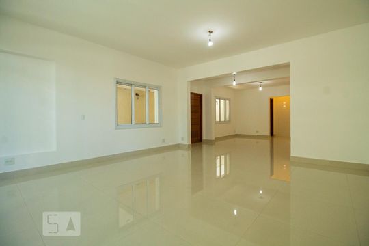 Sala de casa à venda com 3 quartos, 250m² em Vila Monumento, São Paulo