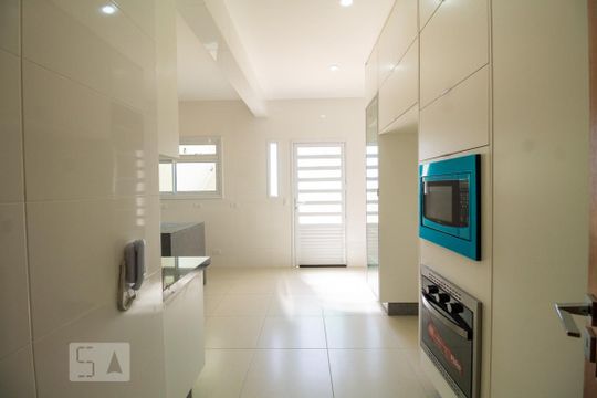 Cozinha  de casa à venda com 3 quartos, 250m² em Vila Monumento, São Paulo