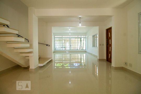 Casa à venda com 3 quartos, 250m² em Vila Monumento, São Paulo