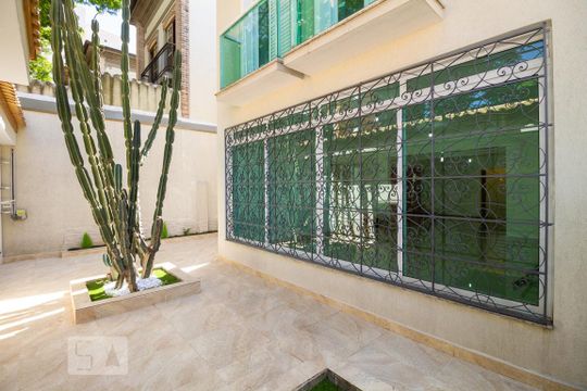 Fachada de casa à venda com 3 quartos, 250m² em Vila Monumento, São Paulo
