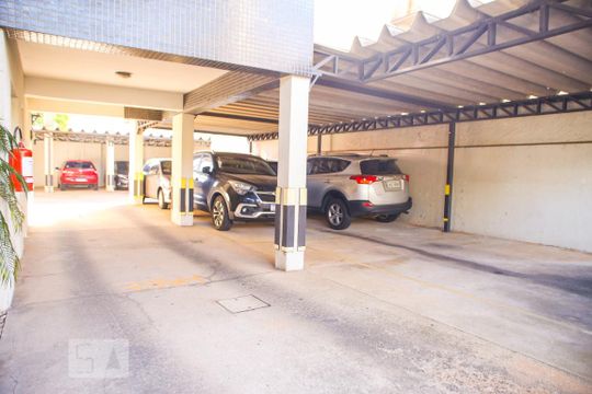 Garagem de apartamento para alugar com 3 quartos, 90m² em Menino Deus, Porto Alegre