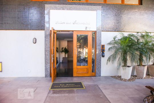 Hall de entrada de apartamento para alugar com 3 quartos, 90m² em Menino Deus, Porto Alegre