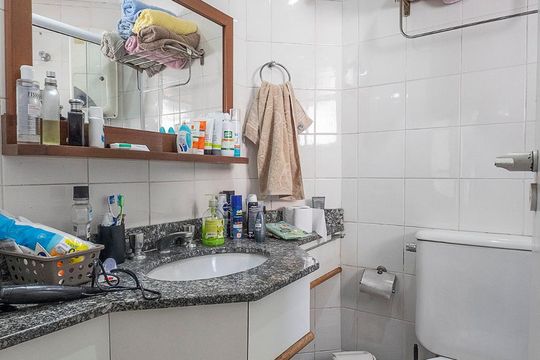 Banheiro de kitnet/studio para alugar com 1 quarto, 33m² em Cerqueira César, São Paulo