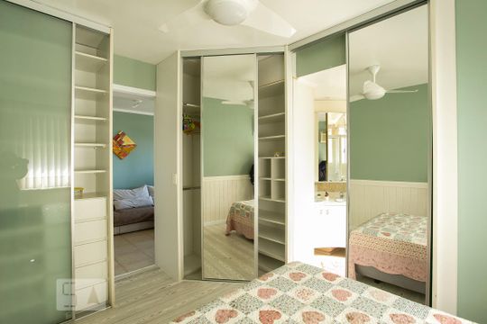 Suíte de apartamento para alugar com 1 quarto, 80m² em Cristal, Porto Alegre