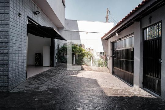 Casa à venda com 3 quartos, 210m² em Jardim Fernandes, São Paulo