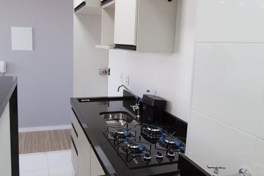 Cozinha de apartamento para alugar com 2 quartos, 42m² em Sítio da Figueira, São Paulo