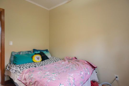 Quarto 1 de apartamento à venda com 3 quartos, 67m² em Camaquã, Porto Alegre