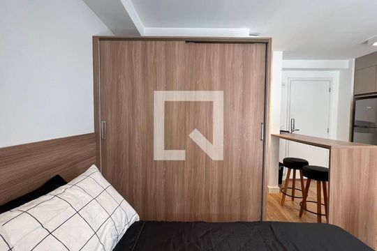 Quarto  de kitnet/studio para alugar com 1 quarto, 33m² em Pinheiros, São Paulo