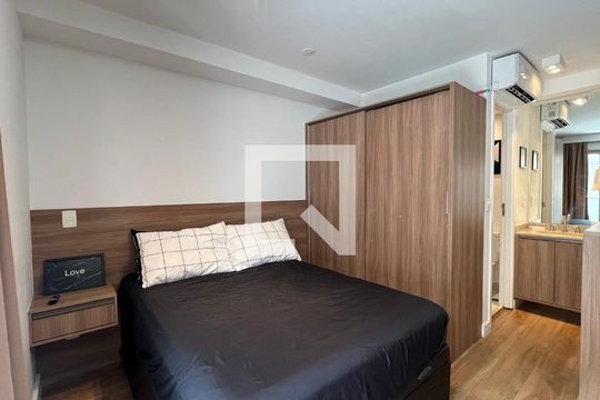 Quarto  de kitnet/studio para alugar com 1 quarto, 33m² em Pinheiros, São Paulo
