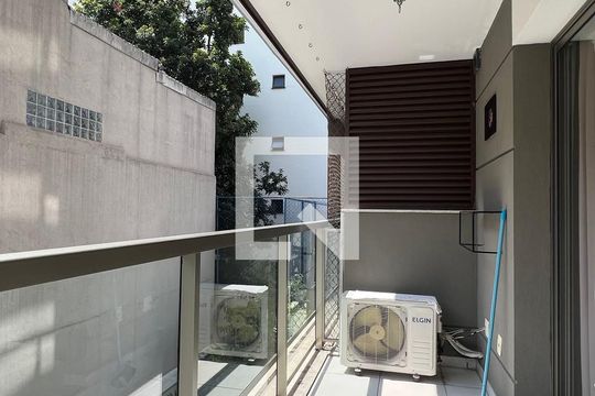Sacada de kitnet/studio para alugar com 1 quarto, 33m² em Pinheiros, São Paulo