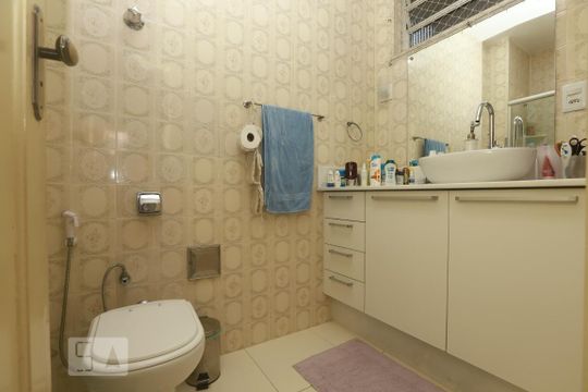 Banheiro de apartamento para alugar com 2 quartos, 58m² em Tijuca, Rio de Janeiro