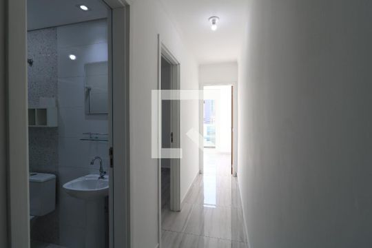 Corredor de apartamento para alugar com 2 quartos, 52m² em Parque Capuava, Santo André