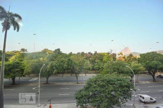 Vista de kitnet/studio para alugar com 1 quarto, 40m² em Flamengo, Rio de Janeiro