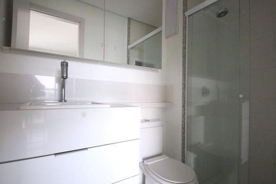 Banheiro de apartamento à venda com 1 quarto, 34m² em Jardim Aeroporto, São Paulo