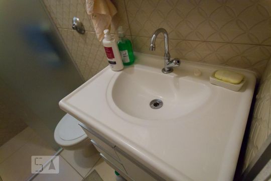 Banheiro  de casa para alugar com 1 quarto, 80m² em Vila Nair, São Paulo