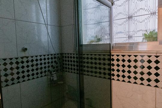 Banheiro de Serviço de casa para alugar com 4 quartos, 250m² em Freguesia de Jacarepaguá, Rio de Janeiro