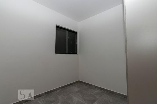 Quarto 1 de apartamento para alugar com 2 quartos, 40m² em Vila Antonina, São Paulo