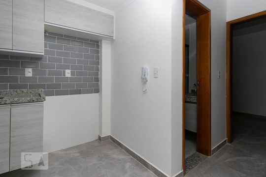 Sala / Cozinha de apartamento para alugar com 2 quartos, 40m² em Vila Antonina, São Paulo