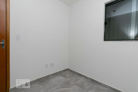 Quarto 1 de apartamento para alugar com 2 quartos, 40m² em Vila Antonina, São Paulo