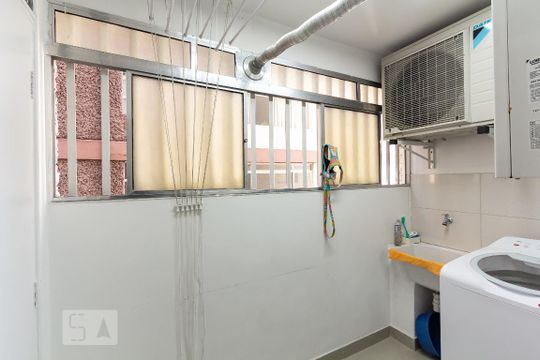 Area de serviço de apartamento para alugar com 2 quartos, 80m² em Itaim Bibi, São Paulo