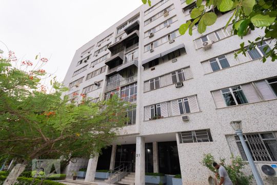 Fachada de apartamento à venda com 2 quartos, 70m² em Praca da Bandeira, Rio de Janeiro