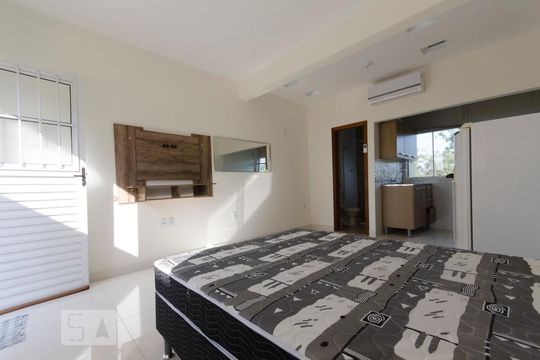 Sala/Quarto de kitnet/studio para alugar com 1 quarto, 24m² em São João do Rio Vermelho, Florianópolis