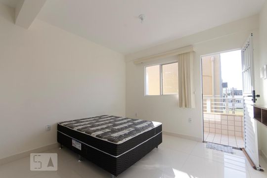 Sala/Quarto de kitnet/studio para alugar com 1 quarto, 24m² em São João do Rio Vermelho, Florianópolis
