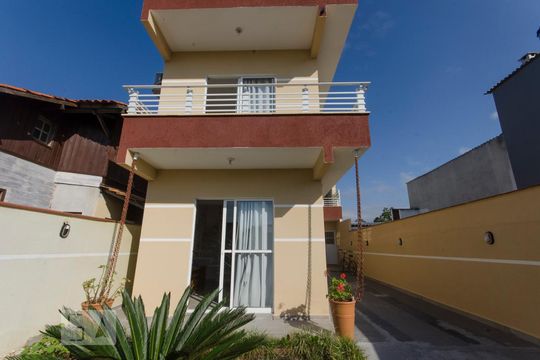 Fachada de kitnet/studio para alugar com 1 quarto, 24m² em São João do Rio Vermelho, Florianópolis