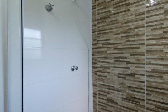 Banheiro de kitnet/studio para alugar com 1 quarto, 24m² em São João do Rio Vermelho, Florianópolis