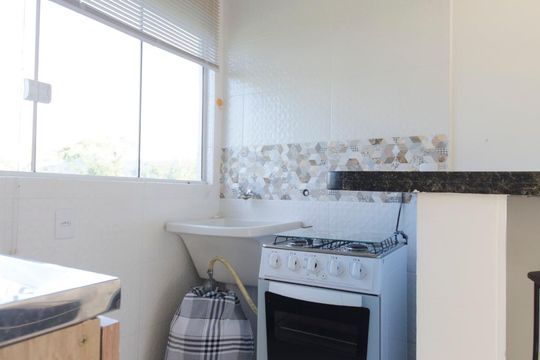 Cozinha de kitnet/studio para alugar com 1 quarto, 24m² em São João do Rio Vermelho, Florianópolis
